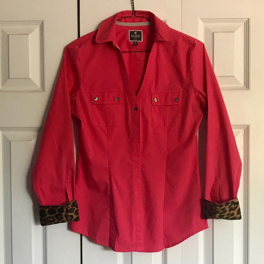 Essential Button-Up Fitted Blouse! ❤️